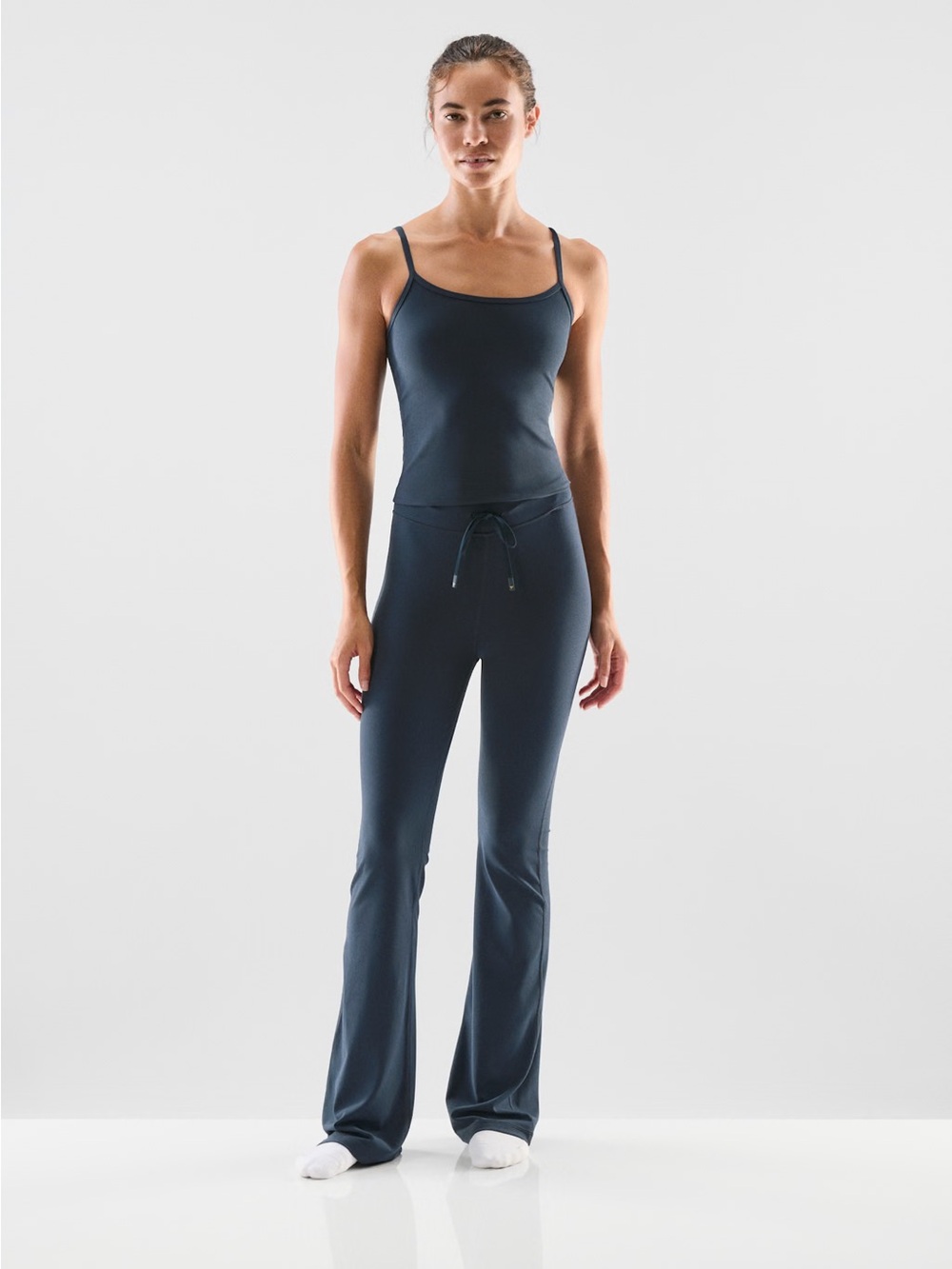 Aritzia BUTTER Loop Bootcut 32” Legging Size 2 NWT